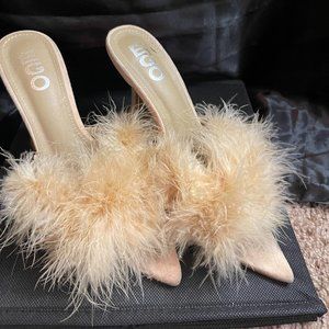 Beige fur kitten heel